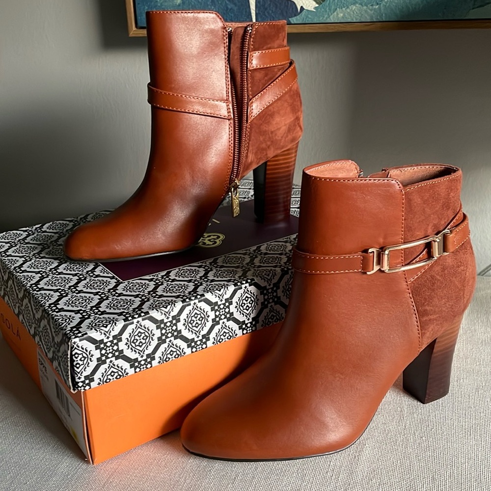 Brown leather with gold buckle eppie bootie isola